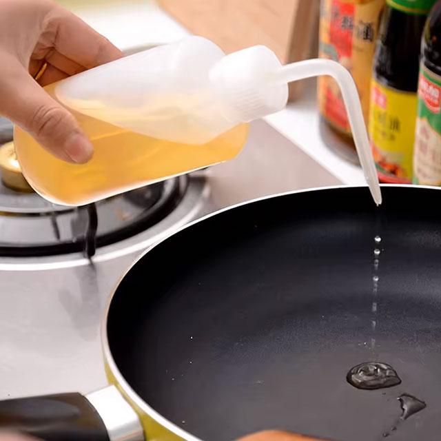 1PC 500ml Transparent Watering Pot β Long Curved Spout, Versatile Spray Bottle & Liquid Container for Plants & More