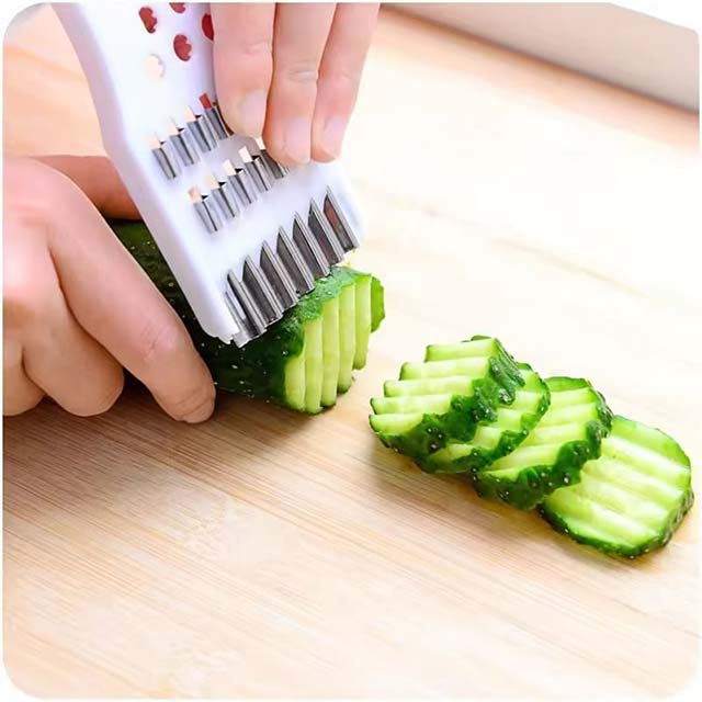 Handheld Carrot Grater & Vegetable Cutter – Multifunctional Kitchen Tool for Slicing, Mashing & Peeling