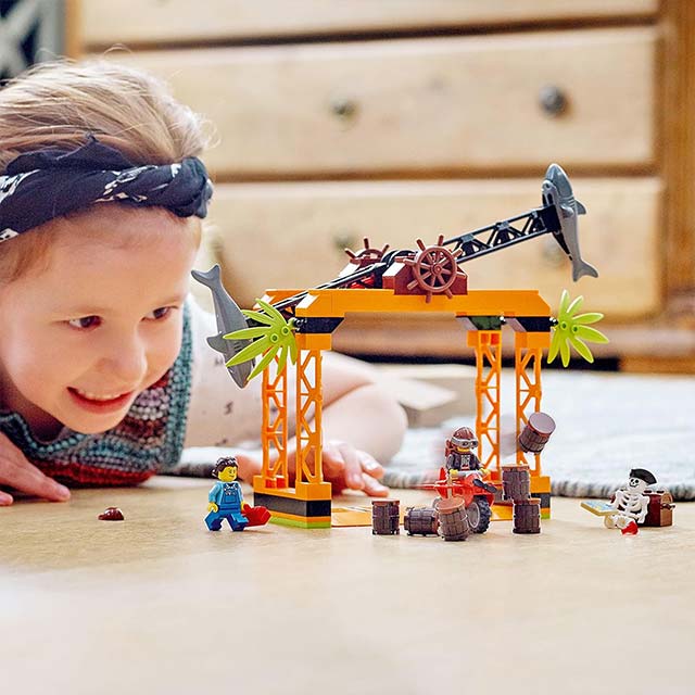 LEGO City Stuntz - The Shark Attack Stunt Challenge Adventure Series Toy with Flywheel Powered Stunt Bike & Racer Minifigure, Toys for Kids Years Old and Up