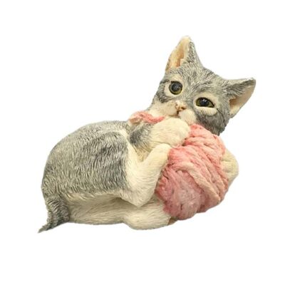 British Sherat & Simpson Grey Cat Playing with Yarn Figurine – Handcrafted Collectible Pet Decor